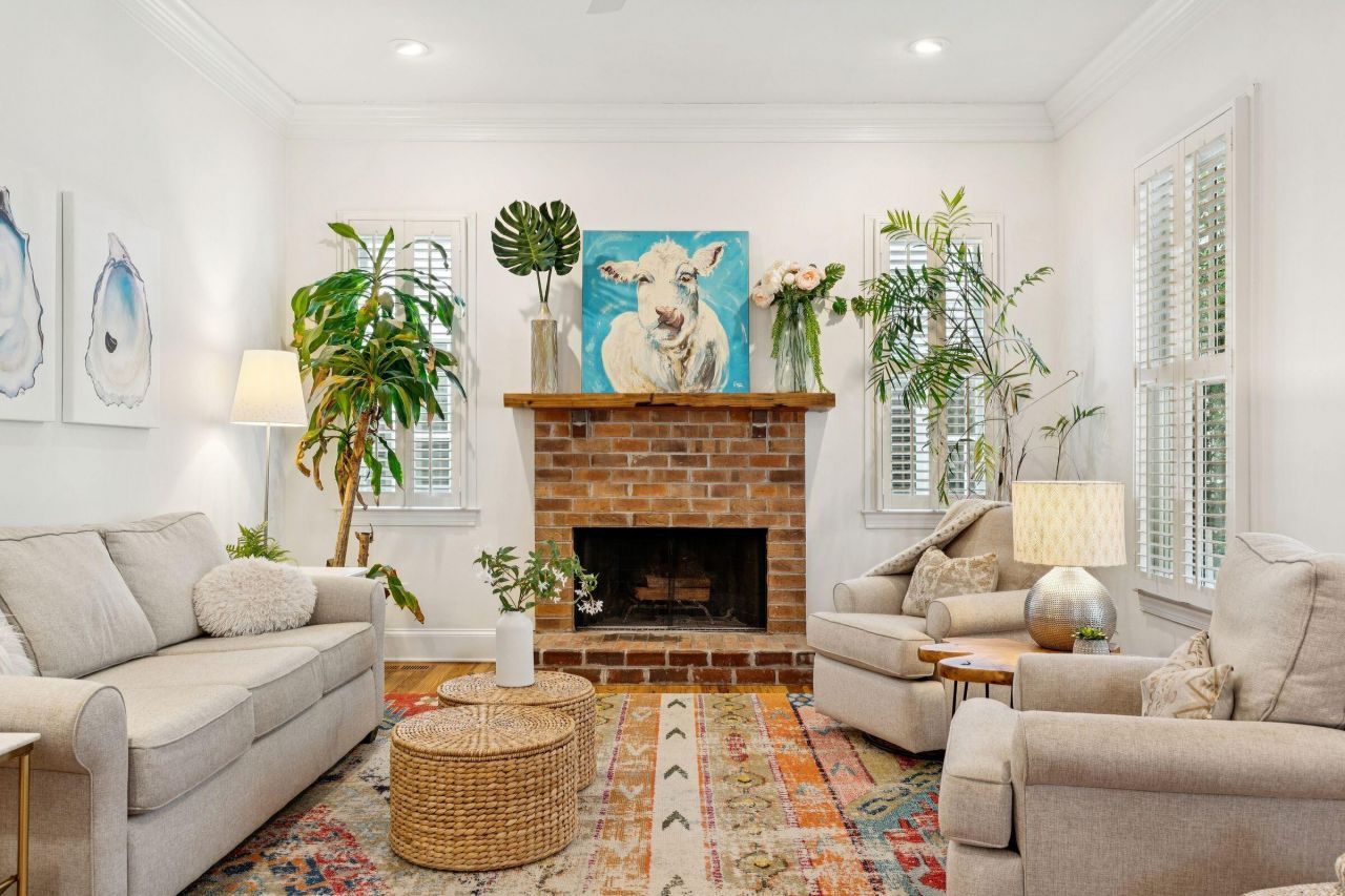 46 Eastlake Road Photo 11