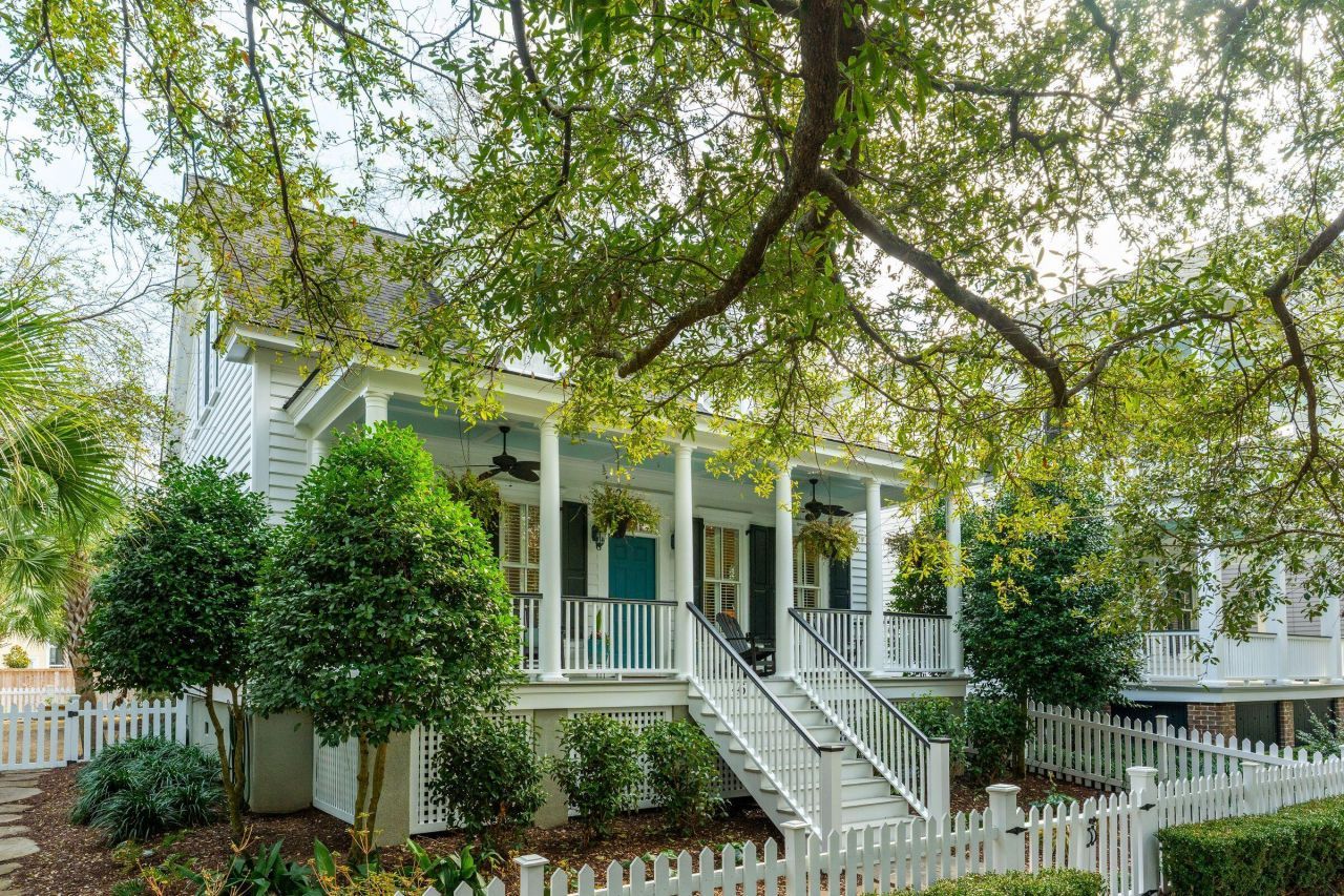 46 Eastlake Road Photo 2