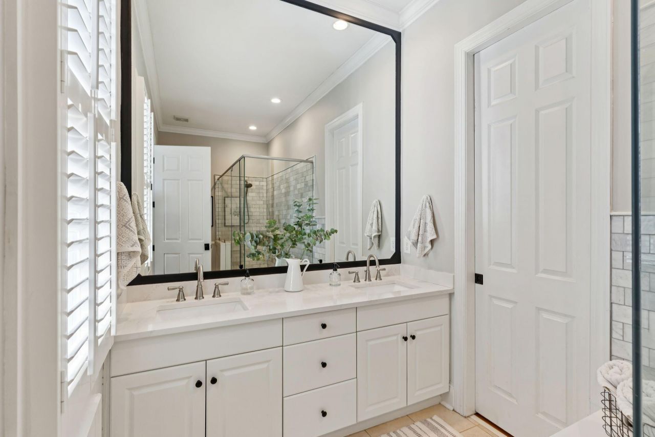 46 Eastlake Road Photo 31