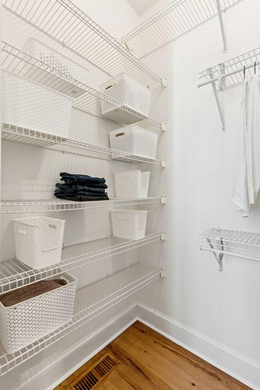 46 Eastlake Road Photo 33