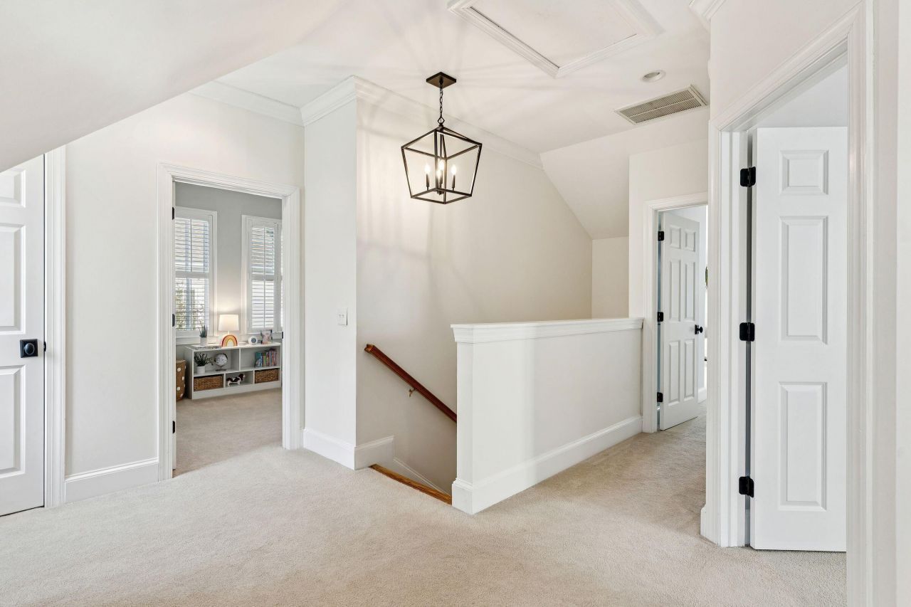 46 Eastlake Road Photo 35