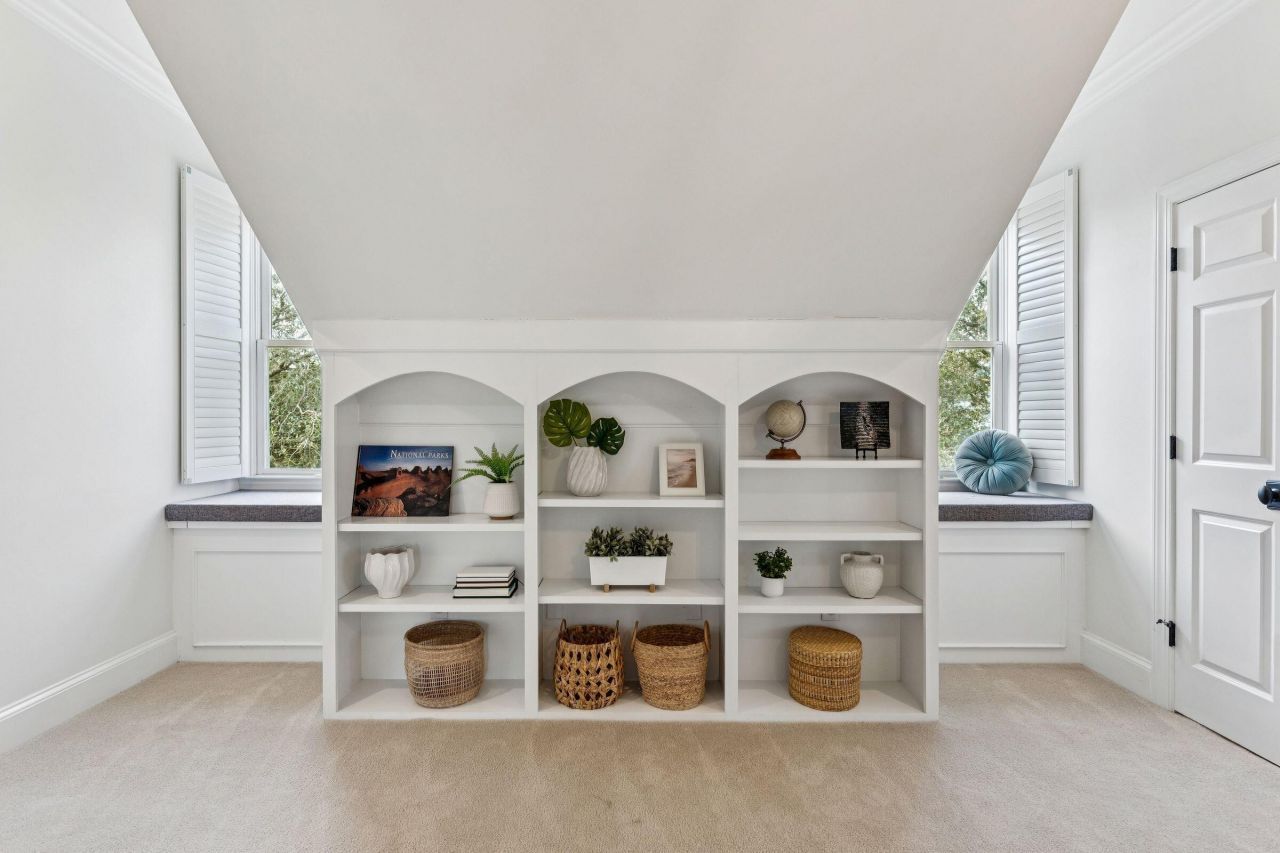 46 Eastlake Road Photo 36