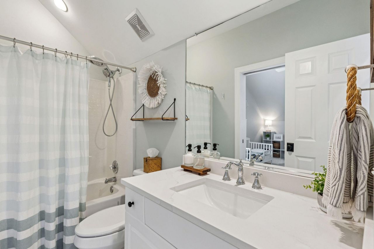 46 Eastlake Road Photo 42