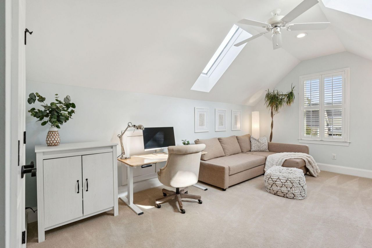 46 Eastlake Road Photo 43