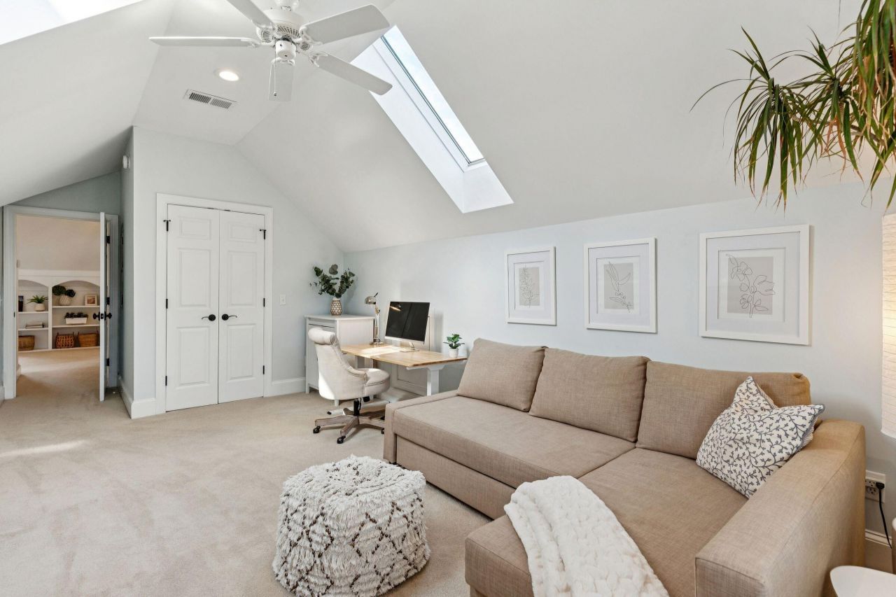 46 Eastlake Road Photo 44