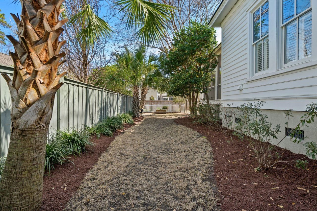 46 Eastlake Road Photo 55