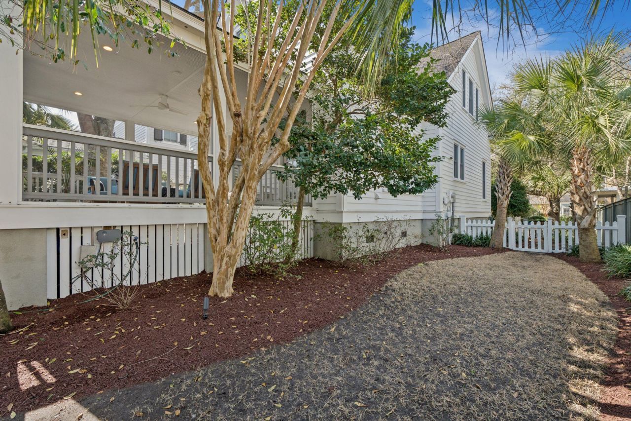 46 Eastlake Road Photo 56