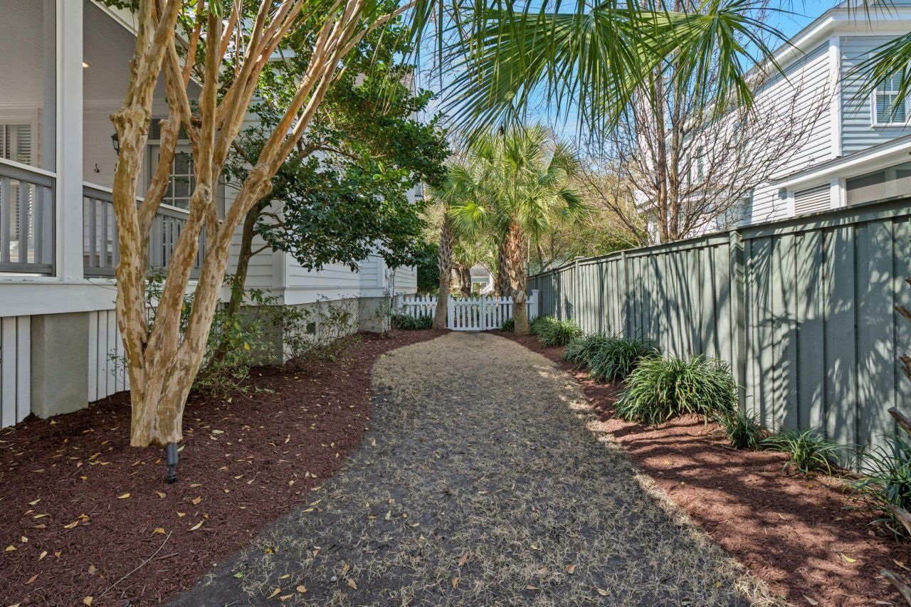 46 Eastlake Road Photo 57