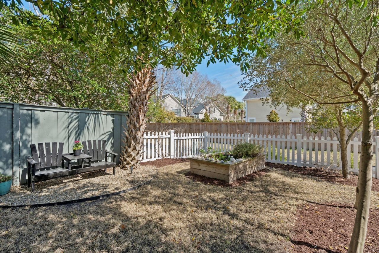 46 Eastlake Road Photo 59