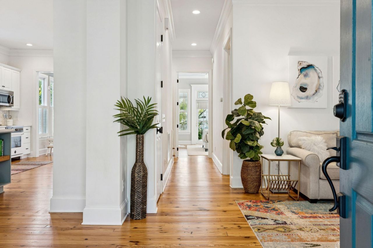 46 Eastlake Road Photo 9