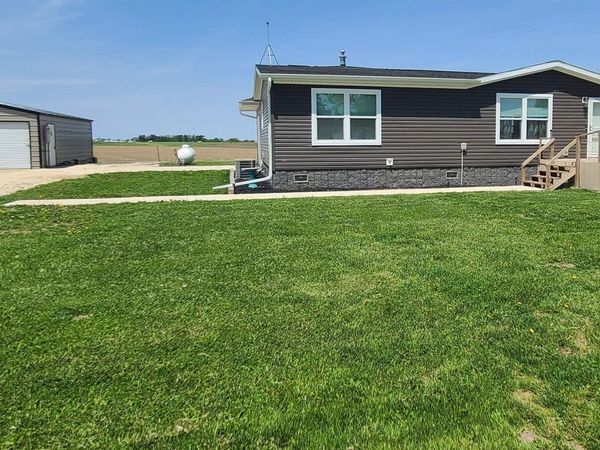 112 Merrill Road, Castalia, IA 52133