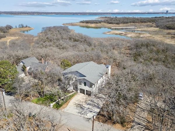 2966 Peninsula Drive, Grapevine, TX 76051