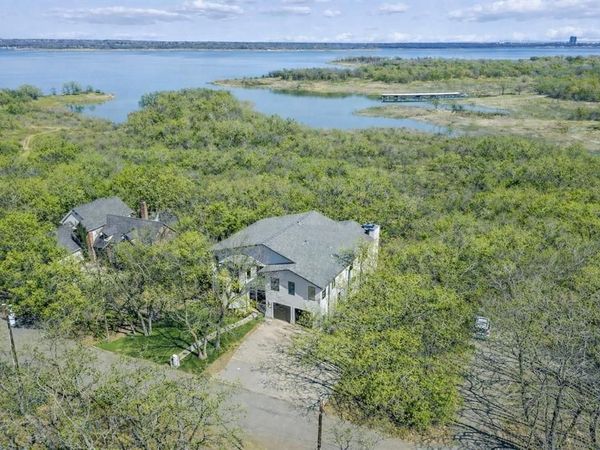 2966 Peninsula Drive, Grapevine, TX 76051