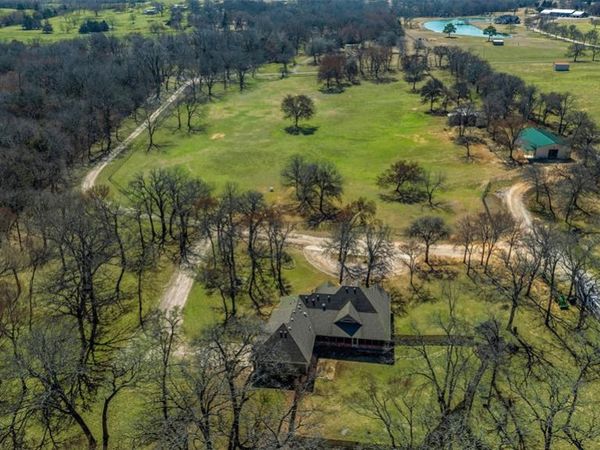 377 Quail Hill Road, Whitesboro, TX 76273