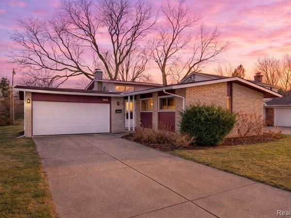 1434 Pine Valley Boulevard, Ann Arbor, MI 48104