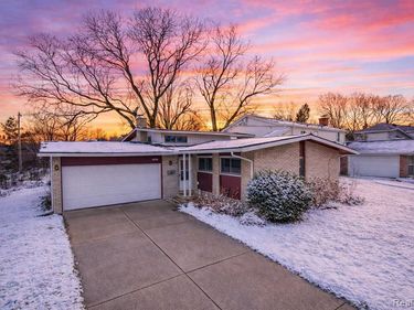 1434 Pine Valley Boulevard, Ann Arbor, MI 48104