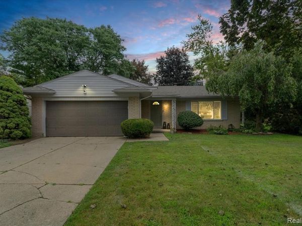 29994 Rambling Road, Southfield, MI 48076