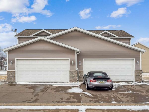 191 Alydar Dr, North Liberty, IA 52317