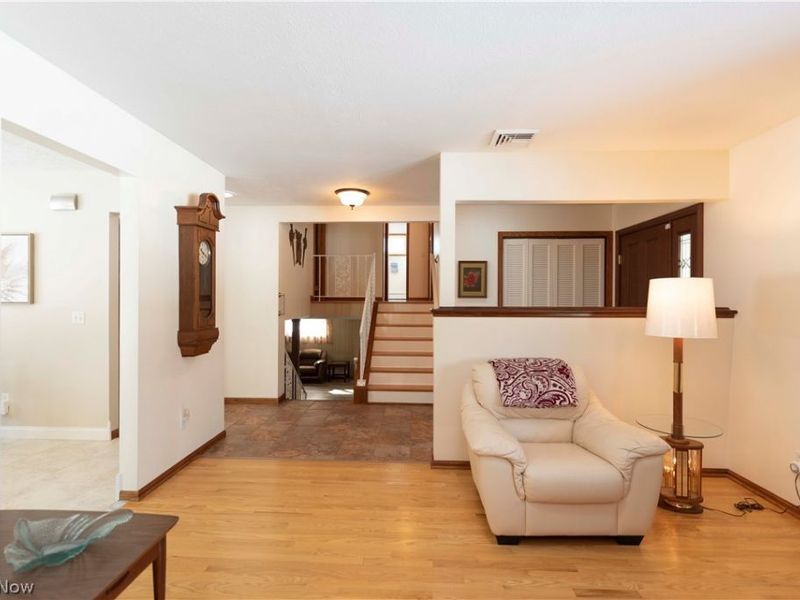 9735 Deerfield Place, Kirtland, OH 44094 Photo 5