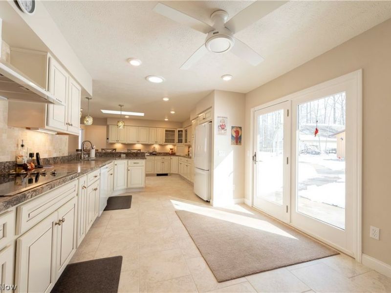 9735 Deerfield Place, Kirtland, OH 44094 Photo 7