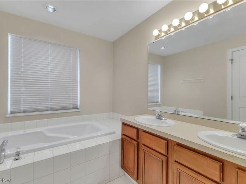 2563 Piedmont Court, Unit 22, Westlake, OH 44145 Photo 23