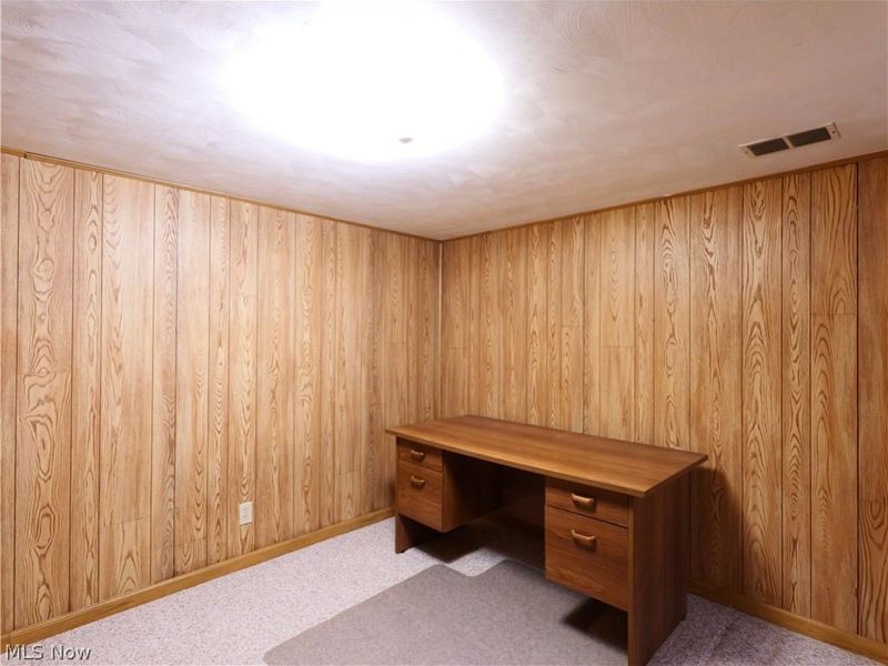 8161 Glenwood Avenue, Youngstown, OH 44512 Photo 32