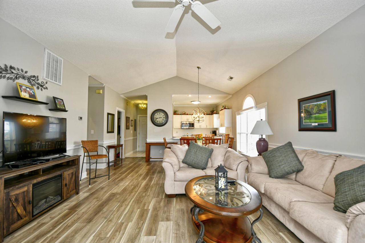 4677 Wild Iris Dr. Photo 8