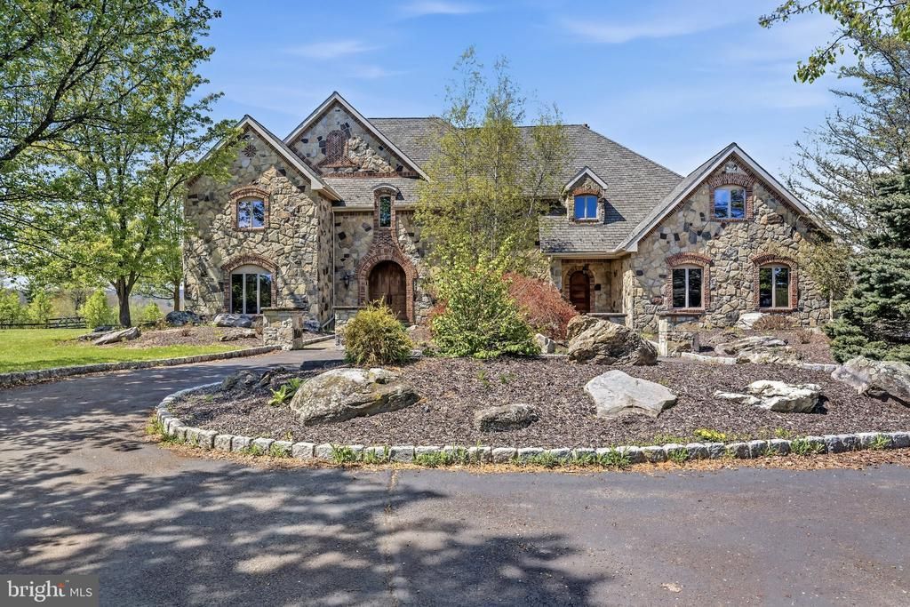 216 MERWINSBURG ROAD, EFFORT, PA 18330