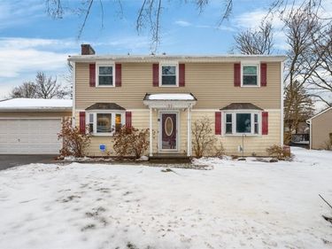 21 Squirrels Heath Road, Fairport, NY 14450