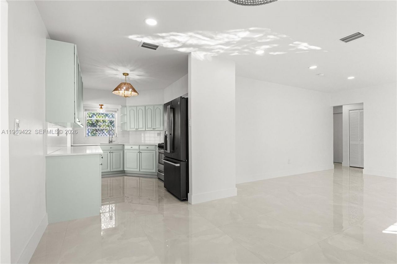 9241 Marine Dr, Cutler Bay, FL 33189 Photo