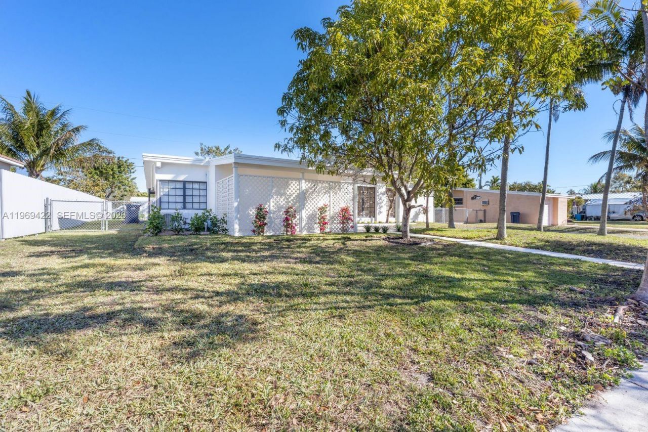 9241 Marine Dr, Cutler Bay, FL 33189 Photo