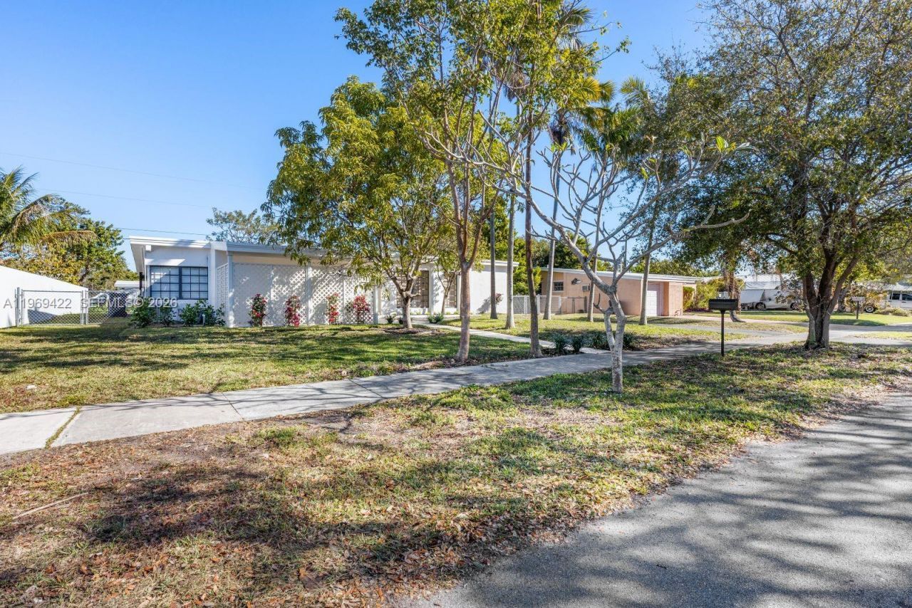 9241 Marine Dr, Cutler Bay, FL 33189 Photo