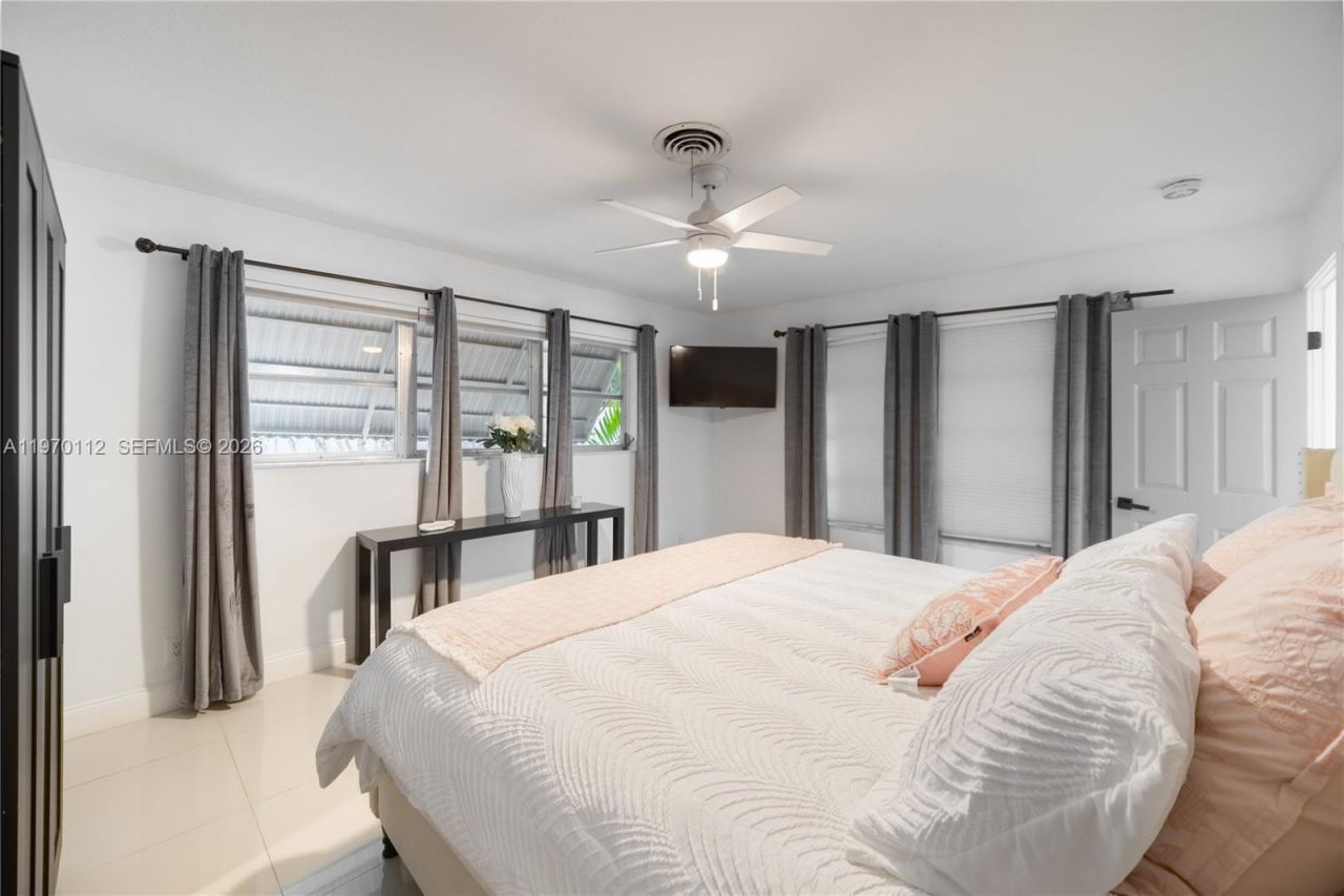 2121 NE 62nd St, Fort Lauderdale, FL 33308 Photo