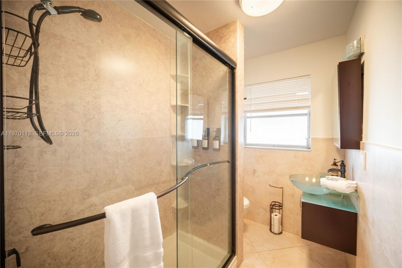 2121 NE 62nd St, Fort Lauderdale, FL 33308 Photo