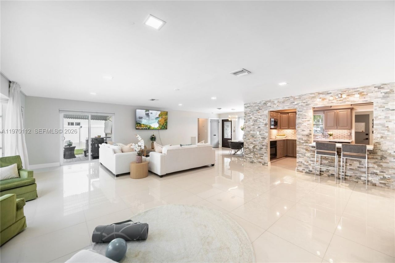 2121 NE 62nd St, Fort Lauderdale, FL 33308 Photo