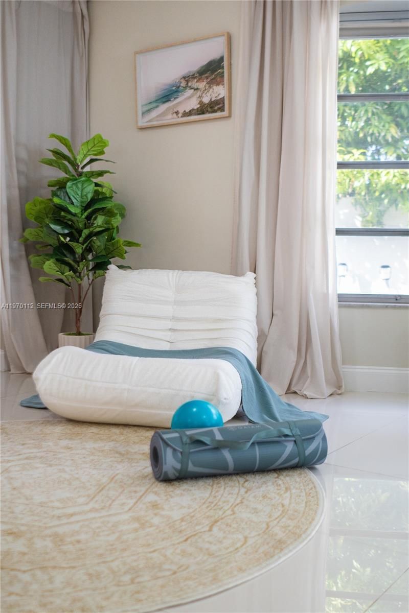 2121 NE 62nd St, Fort Lauderdale, FL 33308 Photo