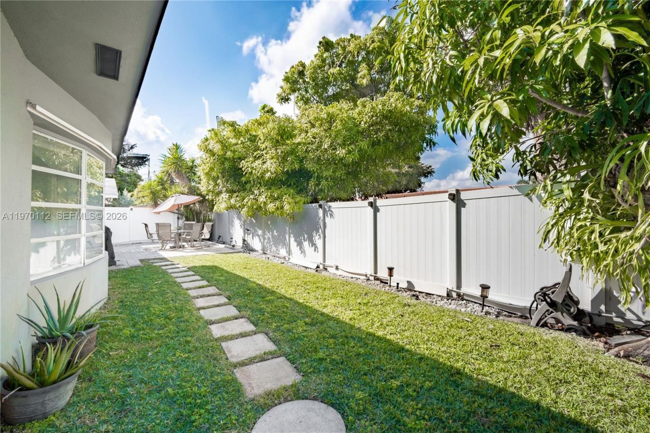 2121 NE 62nd St, Fort Lauderdale, FL 33308 Photo