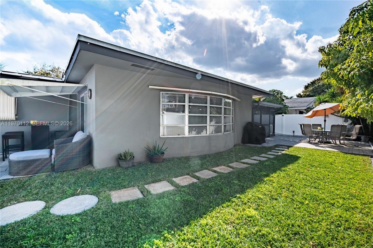 2121 NE 62nd St, Fort Lauderdale, FL 33308 Photo