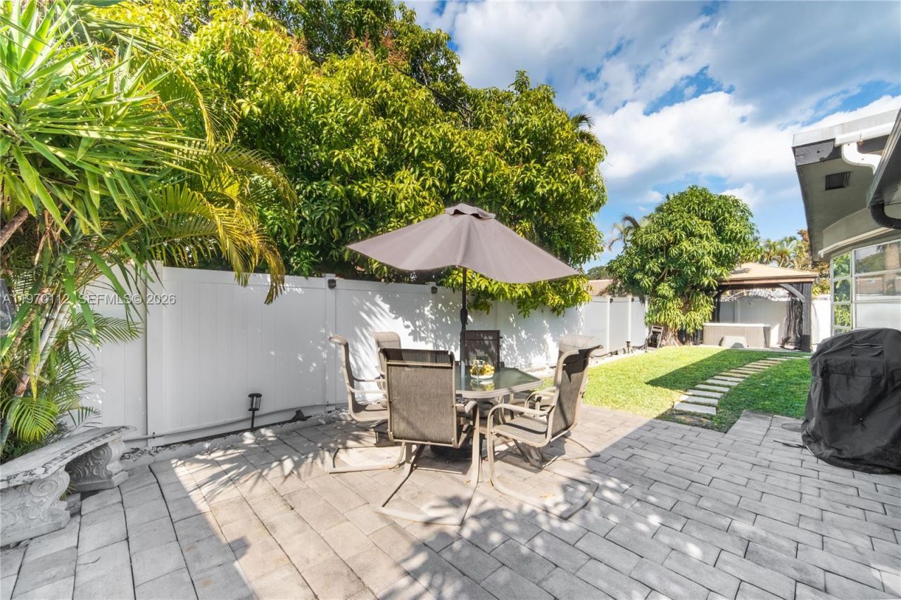 2121 NE 62nd St, Fort Lauderdale, FL 33308 Photo