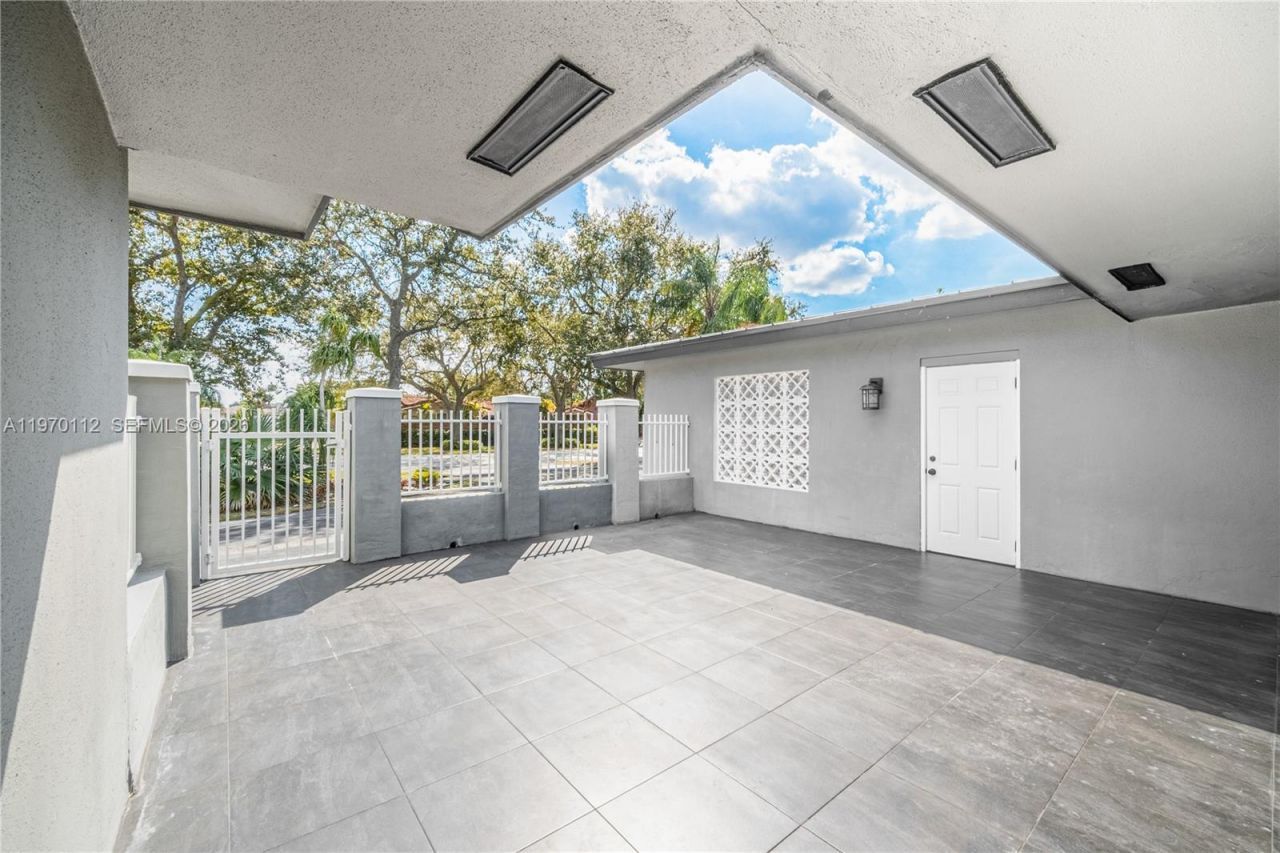 2121 NE 62nd St, Fort Lauderdale, FL 33308 Photo