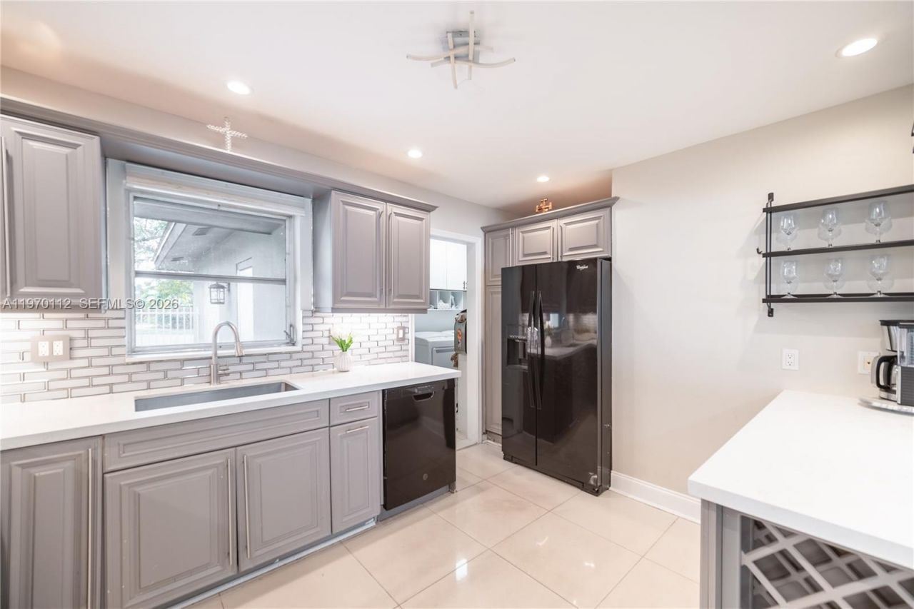 2121 NE 62nd St, Fort Lauderdale, FL 33308 Photo