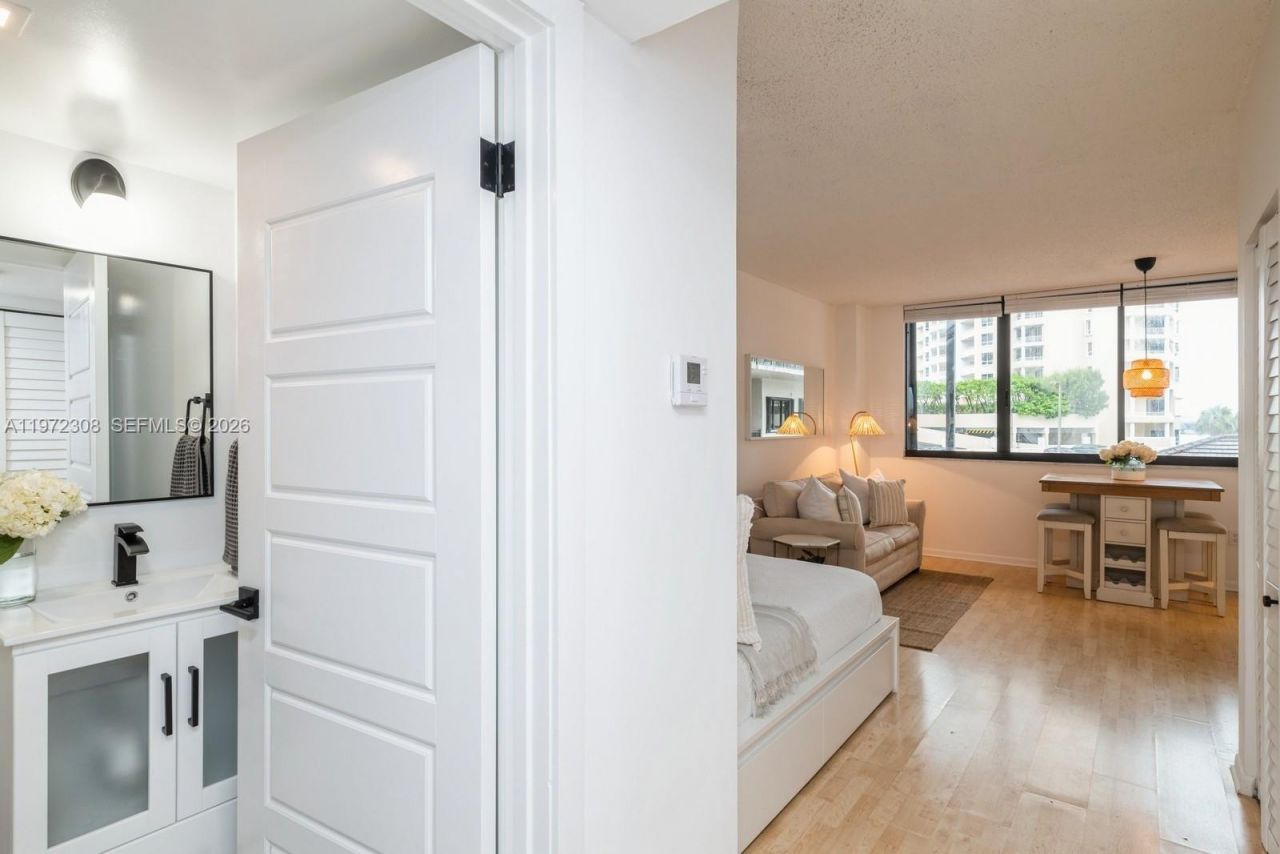 540 Brickell Key Dr, Unit 504, Miami, FL 33131 Photo