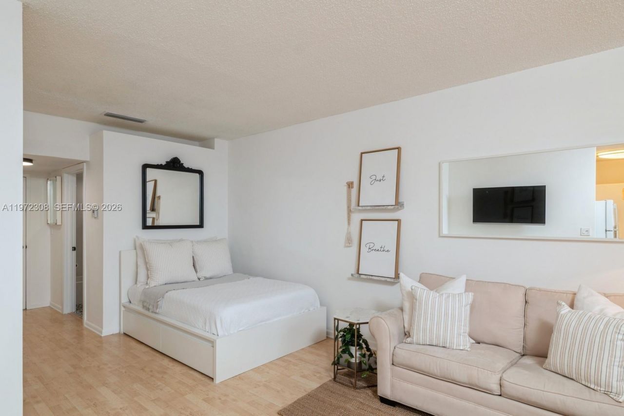 540 Brickell Key Dr, Unit 504, Miami, FL 33131 Photo