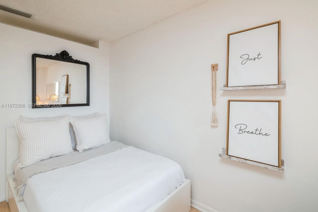 540 Brickell Key Dr, Unit 504, Miami, FL 33131 Photo