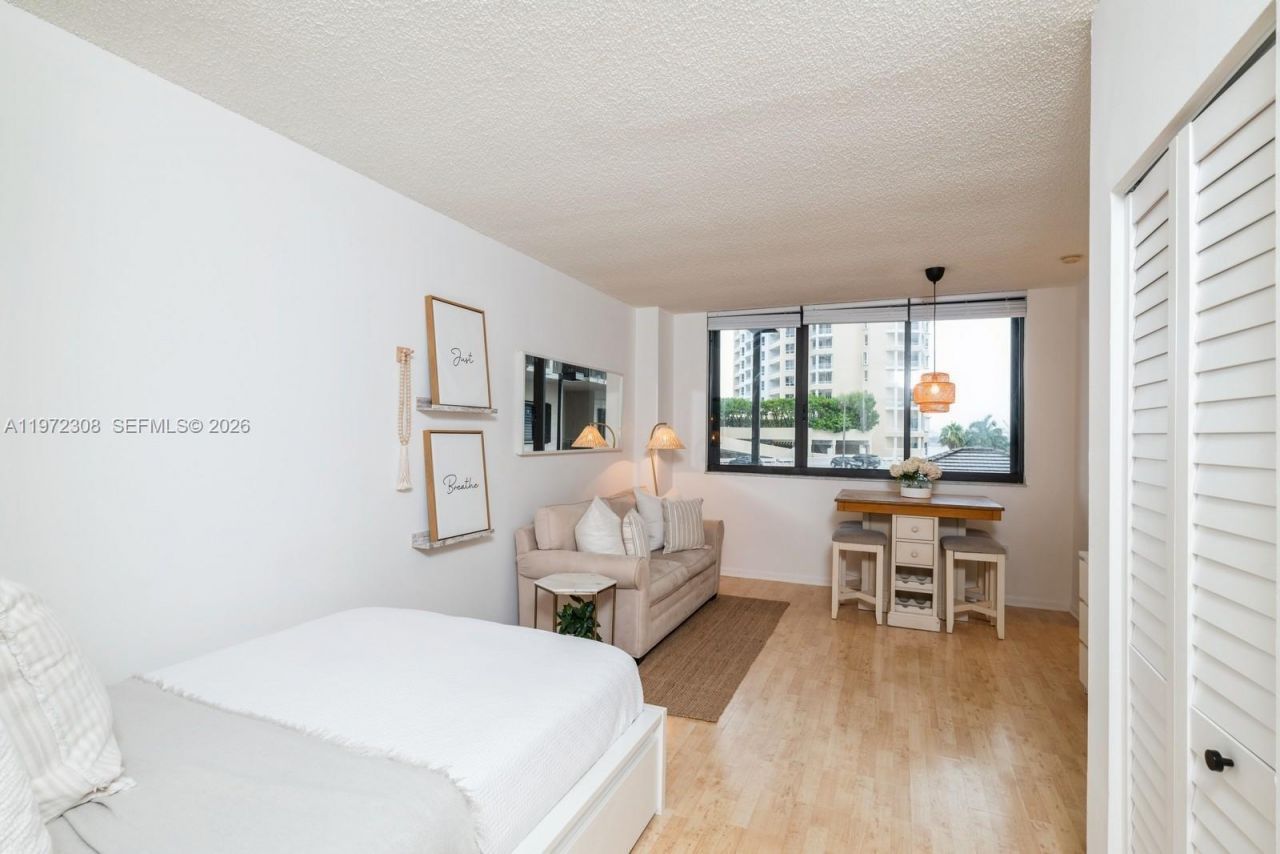 540 Brickell Key Dr, Unit 504, Miami, FL 33131 Photo