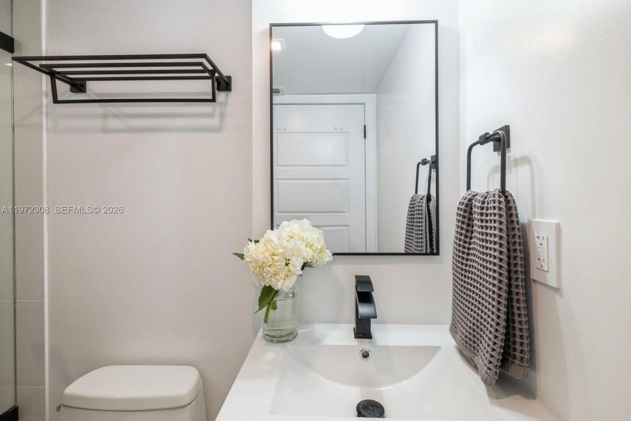 540 Brickell Key Dr, Unit 504, Miami, FL 33131 Photo