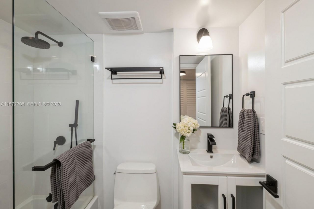 540 Brickell Key Dr, Unit 504, Miami, FL 33131 Photo