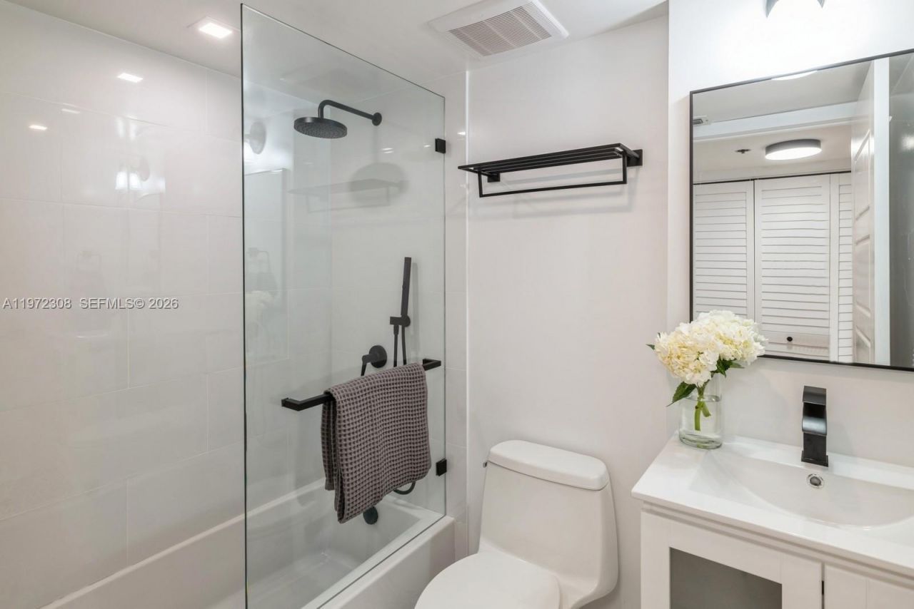 540 Brickell Key Dr, Unit 504, Miami, FL 33131 Photo