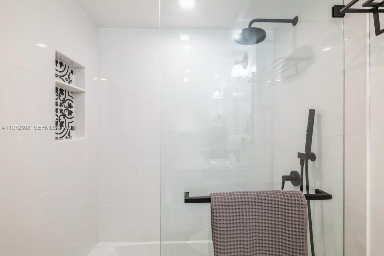 540 Brickell Key Dr, Unit 504, Miami, FL 33131 Photo