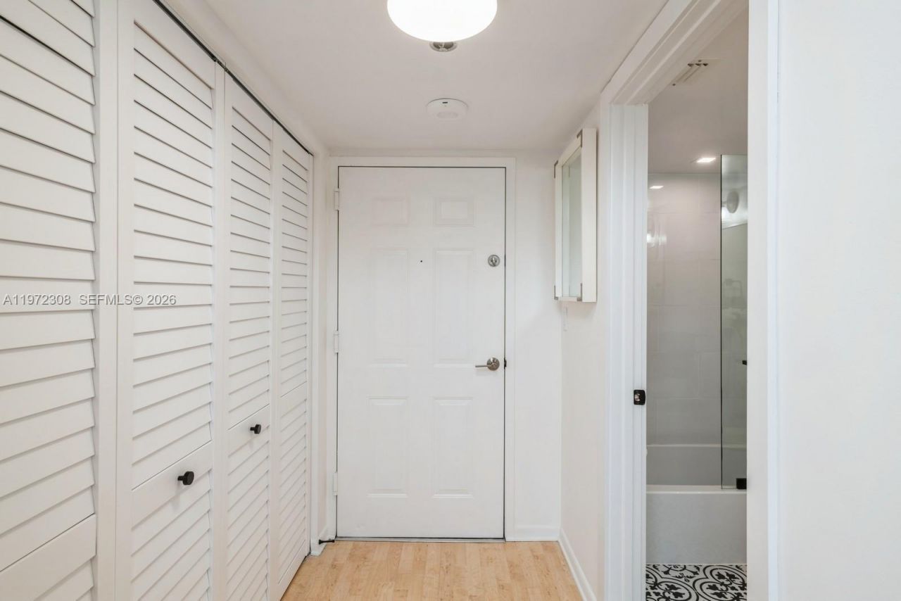 540 Brickell Key Dr, Unit 504, Miami, FL 33131 Photo